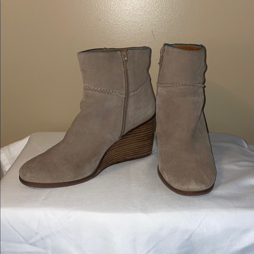 Lucky Brand Tan Wedge Booties Suede Minimalist